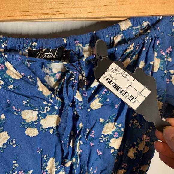 NWT Evane Crop Top in Soheila Floral Blue - Picture 2 of 3